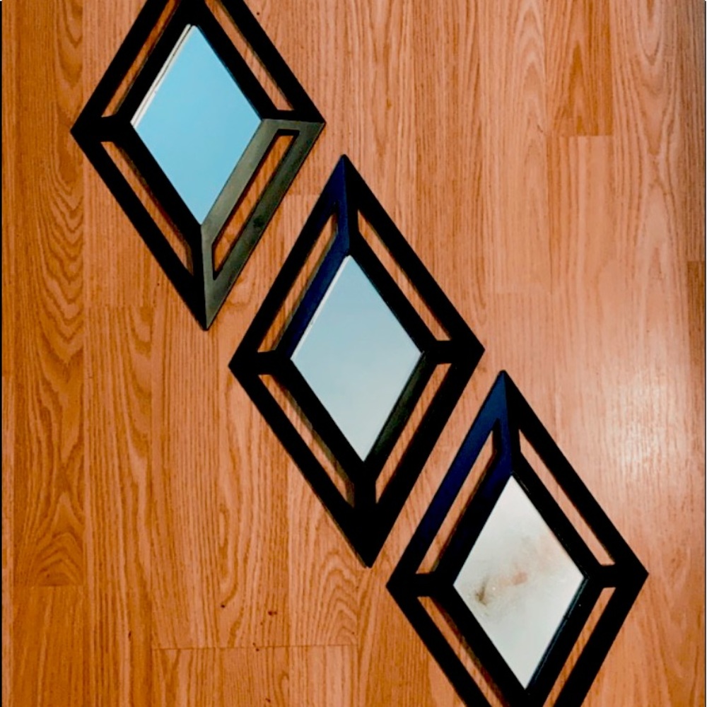 Set Of Three Diamond Shaped Mirrors Decor